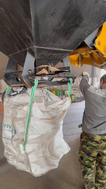 Ковш для биг-бэгов EXTEN QBB3 на фронтальном погрузчике Lonking смотреть онлайн