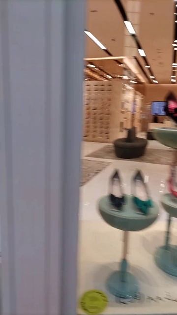 Дубай Молл.Магазин Сары Джессики Паркер. #дубай #дубай? смотреть онлайн