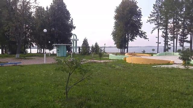 Парк в г. Лепель на берегу Лепельского озера (Беларусь) смотреть онлайн