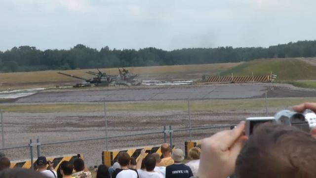 Tank show in Zhukovsky Танковое шоу Жуковский 03 июля 2010 Часть 5 смотреть онлайн