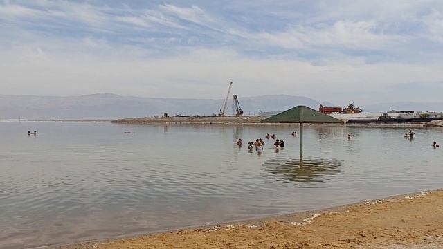 Израиль. Мертвое море (Эйн-Бокек). Воздух 30. Вода около 2 смотреть онлайн