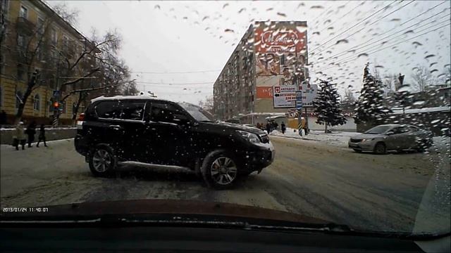 Конь на пешеходном переходе смотреть онлайн