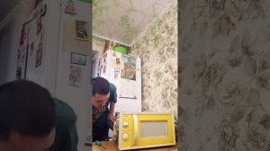 разборка микроволновой печи DEXPс моей сестрой.