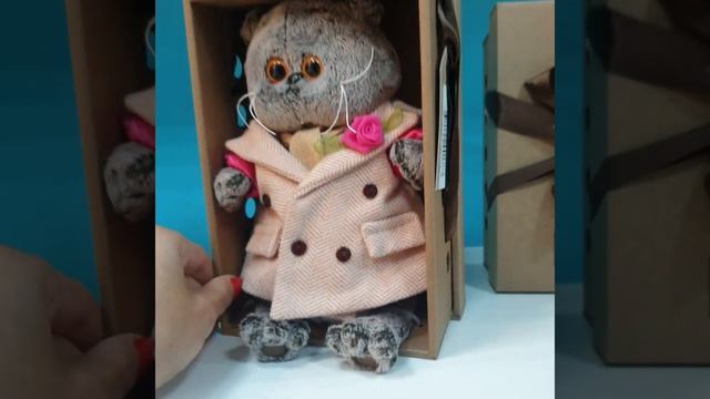 Басик в кремовом пальто😍 смотреть онлайн