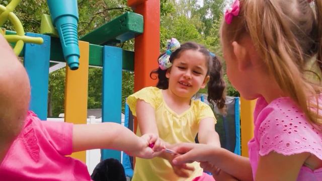 Прятки с мамой: Как спрятаться от животных и быть в безопасности! смотреть онлайн