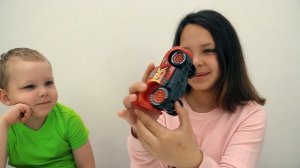 Тачки игрушки в городе машинок. Видео для детей.