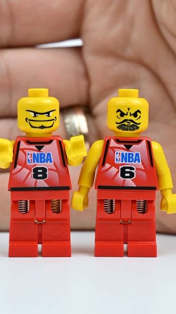 ЗАЧЕМ фигуркам ЛЕГО ПРУЖИНЫ в НОГАХ? #лего #lego #minifigures #n смотреть онлайн