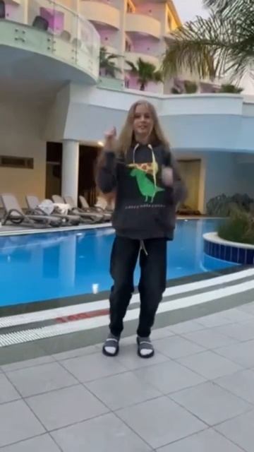 Бассейн🤩 #trend #dance #cat #дуэт #shortvideo #spider #funny #лаура #wildlife смотреть онлайн