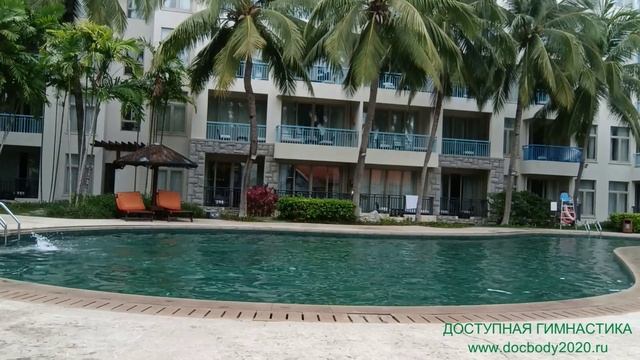 Упражнения в бассейне на отдыхе в Китае (остров Хайнань отель SWISSOTEL SANYA YALONG BAY)-8