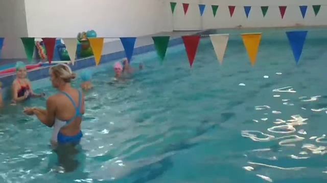 Мой Сын Ваня купается в бассейне в 6 лет в 2019 смотреть онлайн