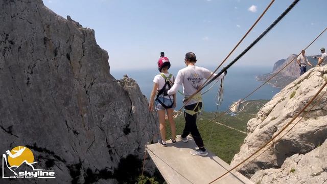 Настя Ильяс-Кая роупджампинг в Крыму с командой Скайлайн