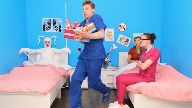 24 Часа Едим Еду Одного Цвета Челлендж | Эпичная Битва с смотреть онлайн