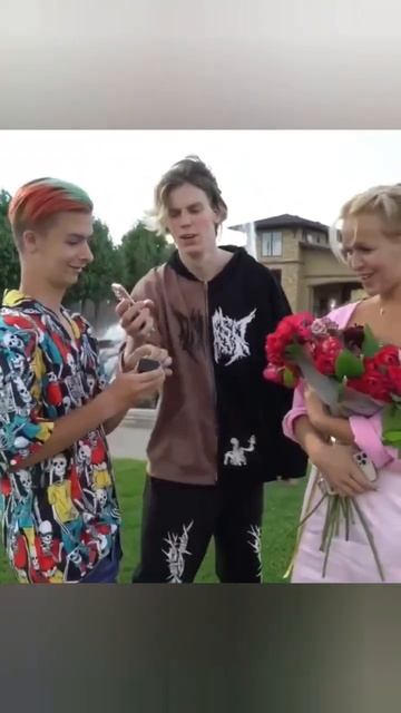 ИВАН ЗОЛО СДЕЛАЛ ПРЕДЛОЖЕНИЕ СВОЕЙ ДЕВУШКЕ смотреть онлайн
