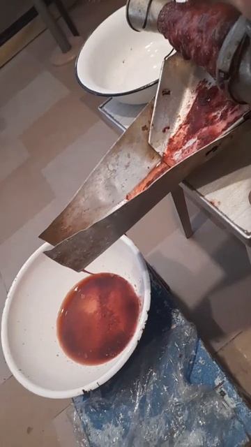 video о работе соковыжималки ручной чугунной. смотреть онлайн