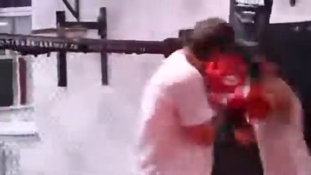 Арби Мадаев вырубил 2 раза Александра Емельяненко на спарринге смотреть онлайн