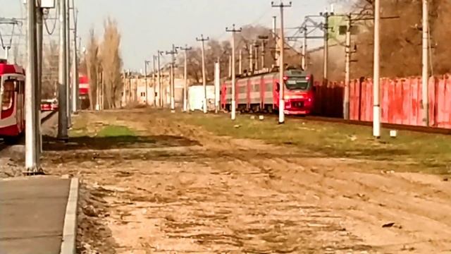 Красная ультрасовременная ЭЛЕКТРИЧКА электрисити смотреть онлайн