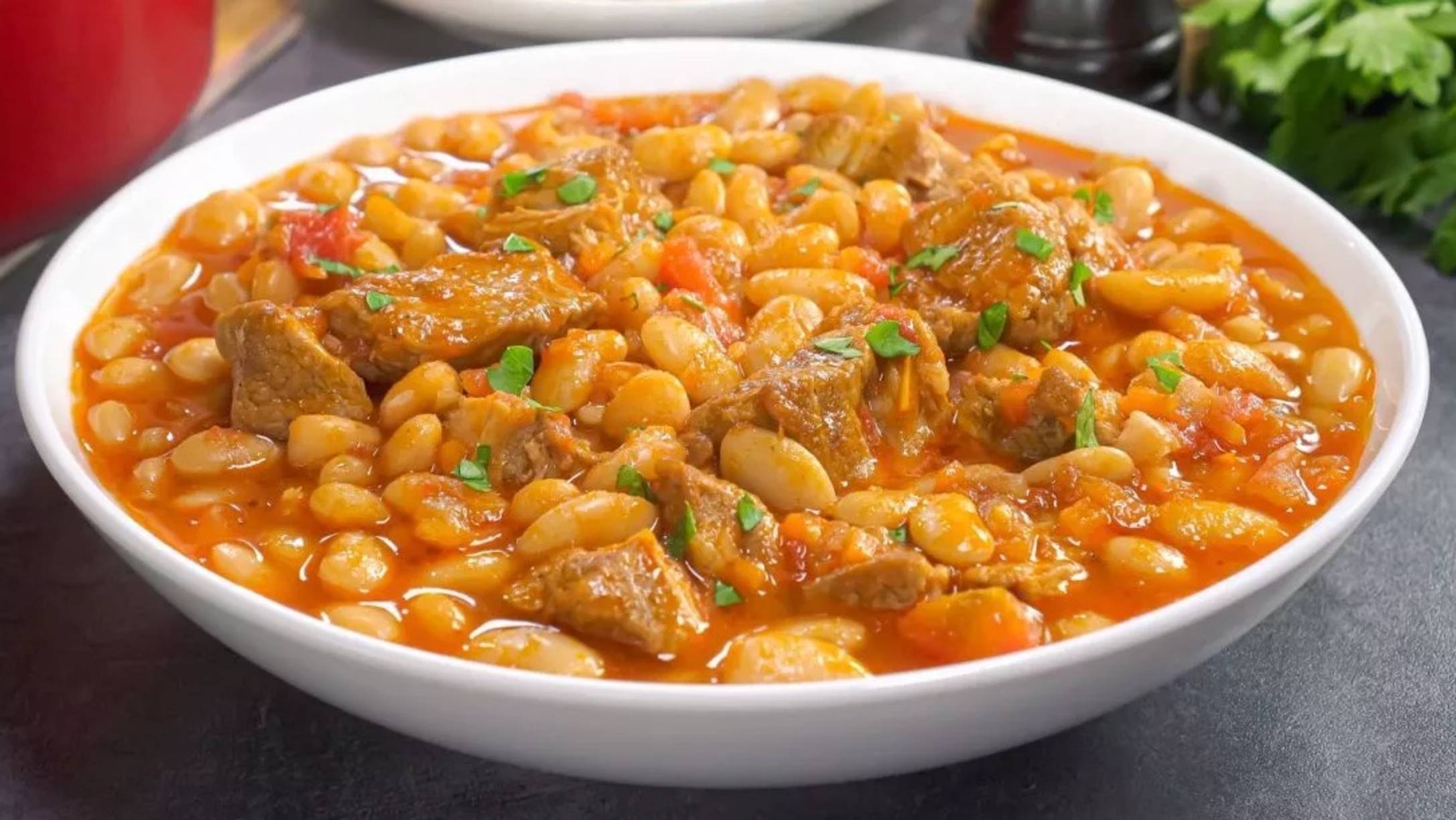 ФАСОЛЬ С МЯСОМ _ Вкусная и сытная ТУШЕНАЯ ФАСОЛЬ С МЯСОМ в томатном соусе. Рецепт от Всегда Вкусно! смотреть онлайн