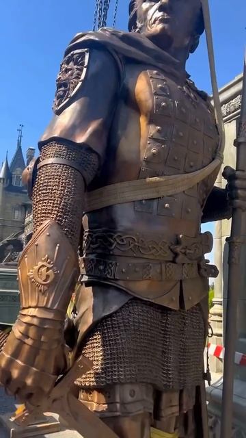 В Замке Гарибальди установлен еще один новый рыцарь и? смотреть онлайн