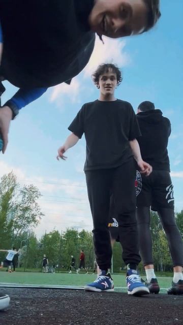 Если есть желающие поиграть с нами в футбол, пишите Гр? смотреть онлайн