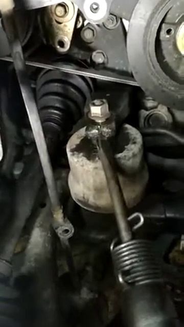 Открутить крепеж подушки двигателя с помощи пневмопи? смотреть онлайн