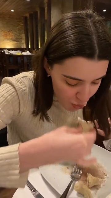 How georgians eat khinkali,Как грузины едят хинкали #ხინკალი смотреть онлайн