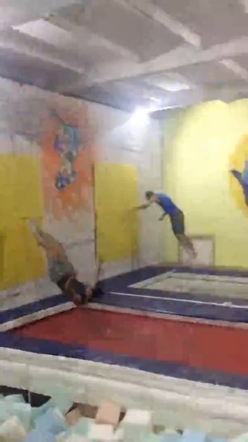 Прыжки. Батутный центр ЛУNA