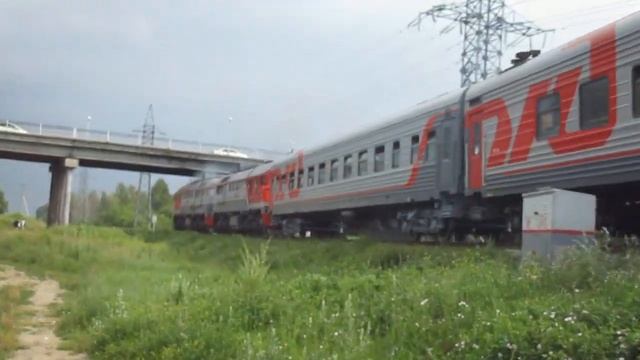 Грузопассажирский тепловоз 2М62-0701 с пассажирским поез смотреть онлайн