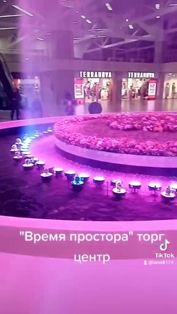 Киров, торговый центр. "Время просторов". Красота! Поющ? смотреть онлайн