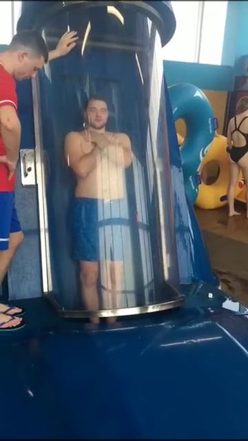 Аквапарк в Оренбурге, спуск на ракете. смотреть онлайн