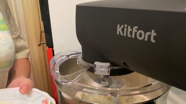 Замешиваем тесто для пиццы. Обзор цельнометаллическо? смотреть онлайн