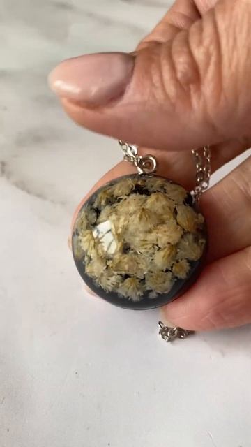 Один из первых моих кулонов из эпоксидной смолы и сухо смотреть онлайн