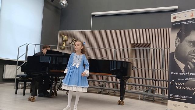 Леонтия Чихирина "Родина слышит" (музыка: Дмитрий Шостакович, слова: Евгений Долматовский) смотреть онлайн