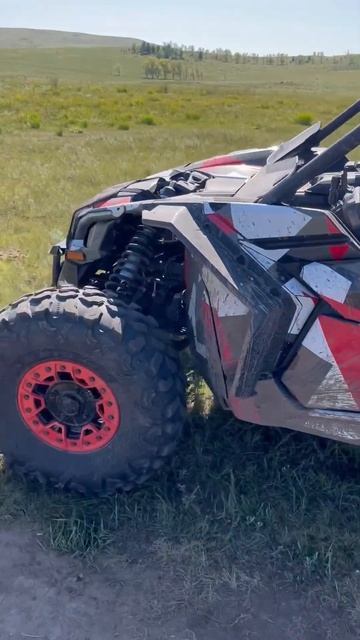 Пробито колесо? Не беда, когда есть команда! смотреть онлайн