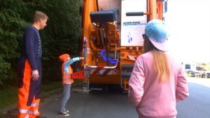 Дети спасают, помогают и учатся с пожарной машиной, мусоровозом и трактором