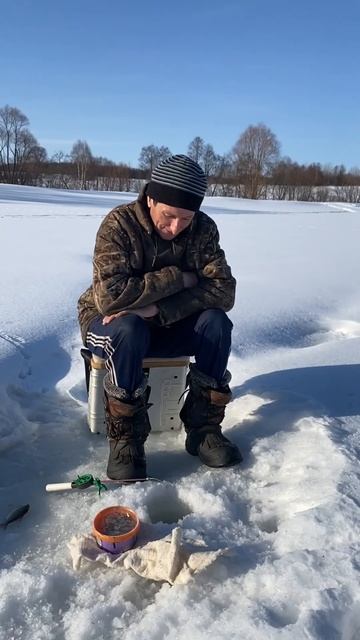 #деревня #зимняяловлярыбы #рыбалка #карась #зима смотреть онлайн