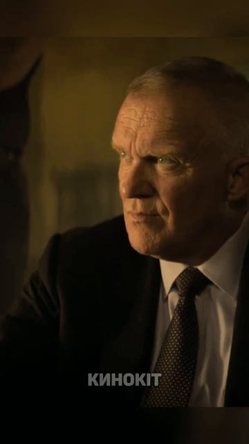 Сыграл в русскую рулетку 😱 #shortsvideo #кинонавечер #фильм смотреть онлайн