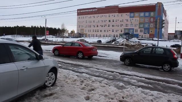 Шутники скручивающие колеса попались в Дзержинске! смотреть онлайн
