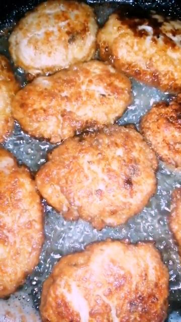 пора есть котлеты с пюрешкой #еда не #мукбанг #кулина? смотреть онлайн