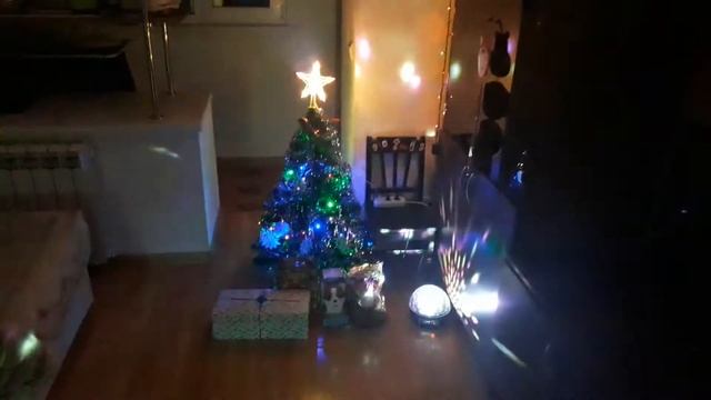 у нас есть #главная #ёлка #дома 🎅👍 смотреть онлайн