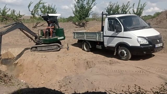 Копаю пруд мини экскаватором