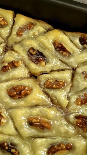 Ешь, танцуй, люби👆ПАХЛАВА МОЯ ЛЮБИМАЯ 🍽⠀Приятного а смотреть онлайн