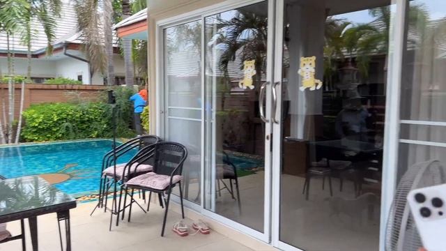 Вызвали садовника на виллу