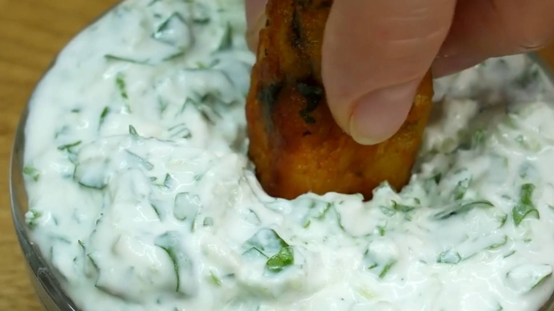 Картофельные снеки с соусом смотреть онлайн