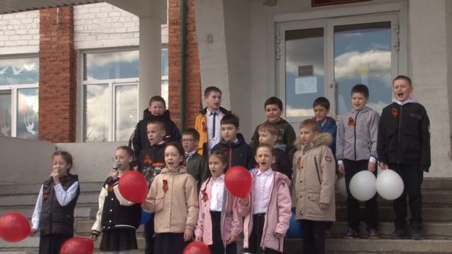 В школе №2 прошел фестиваль "Песни Великой Победы" смотреть онлайн