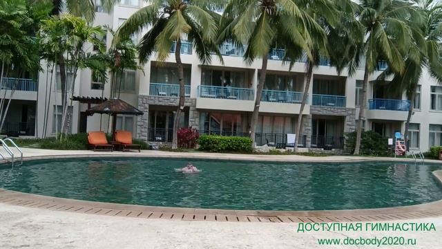 Упражнения в бассейне на отдыхе в Китае (остров Хайнань отель SWISSOTEL SANYA YALONG BAY)-6