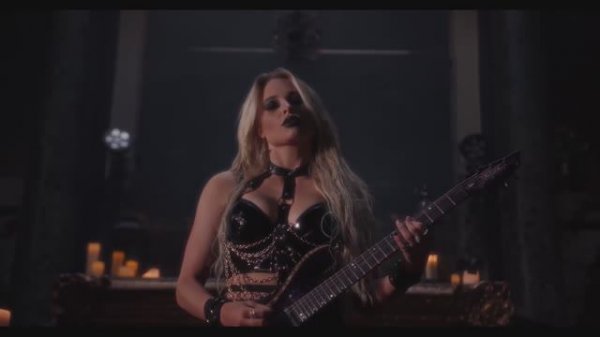 Sophie Lloyd - Metallica - Enter sandman