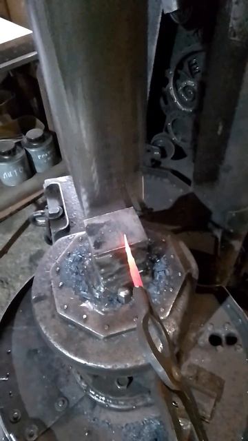 молот кузнечный своими руками.