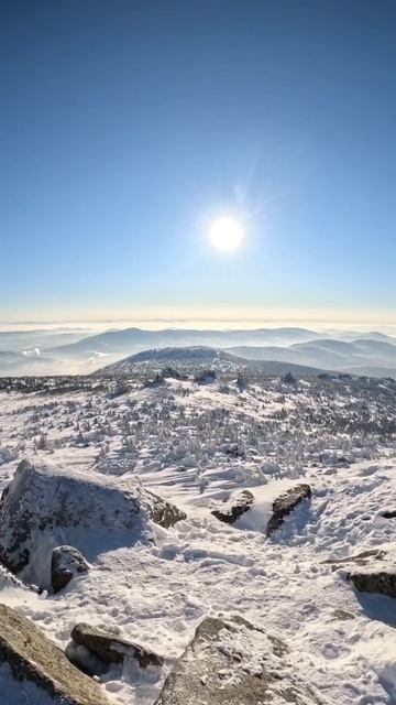 Какая красота 😍 Вид с горы Курган 1560 метров… #mountains #к? смотреть онлайн