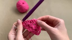 Бандана-косынка крючком. Справится даже новичок.