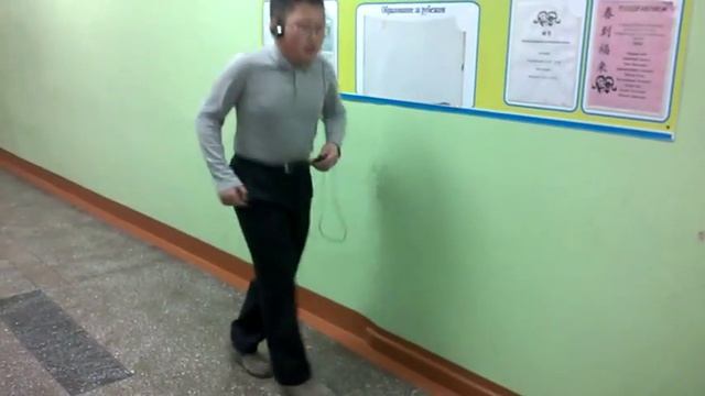 Танцующий пацан. По имени Ростислав из 6б класса смотреть онлайн